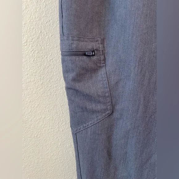 FIGS High Waisted Zamora
Tech Jogger Scrub
Pants Graphite Size XXL/P or 2XL P - Picture 9 of 16